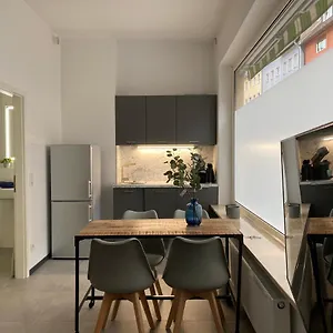 Apartment 2-zimmer-appartment In Top-city-lage Mit Parken Und Klimaanlage 